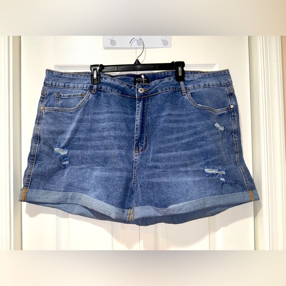 Bloomchic Denim plus size Women's Shorts. Size 26. GUC. - Picture 1 of 6